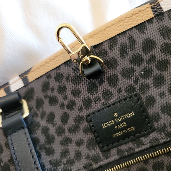 Louis Vuitton Wild At Heart Onthego GM Creme Giant Monogram Print Arizona Bag - Picture 13 of 17